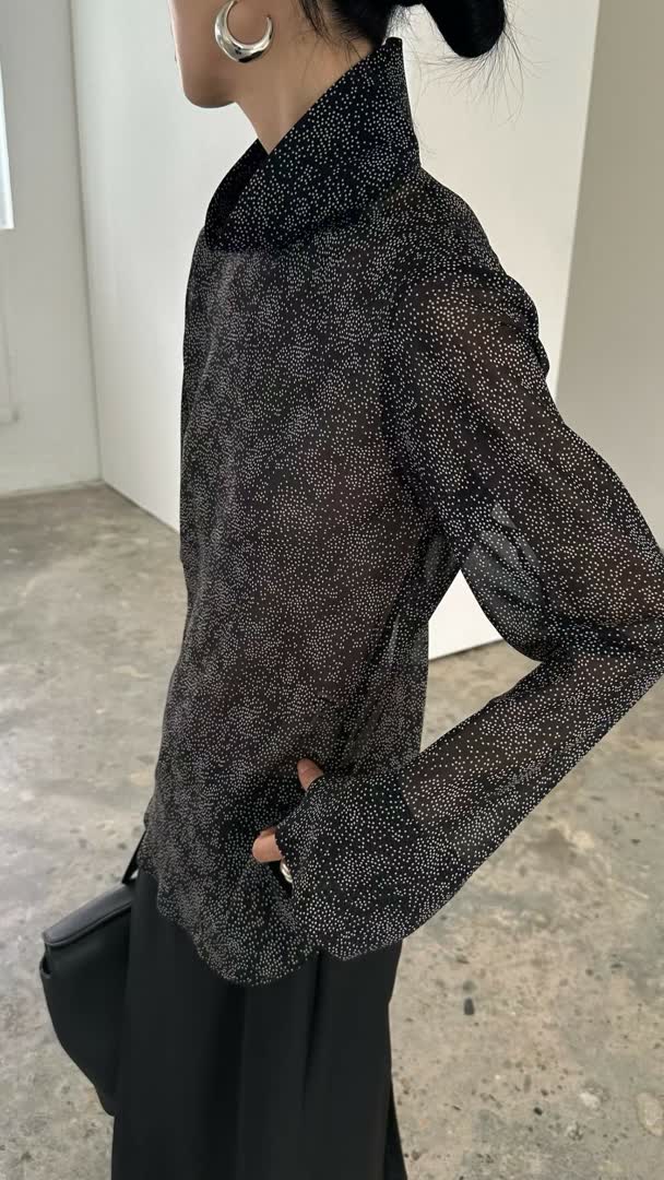 天氣像在鬧，多穿就顯壯？佩芬親選8件正韓服飾，疊穿三層也俐落