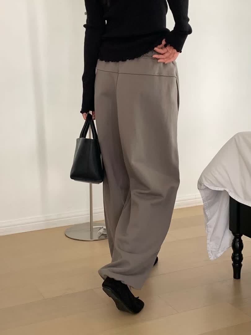 圓肩、脖子卡卡的立領怎麼穿？佩芬懂妳，這件「綁帶立領」穿上線條自己走。