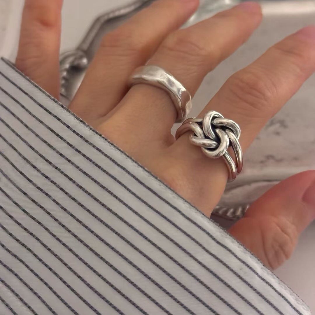 搭配條紋襯衫的知性風