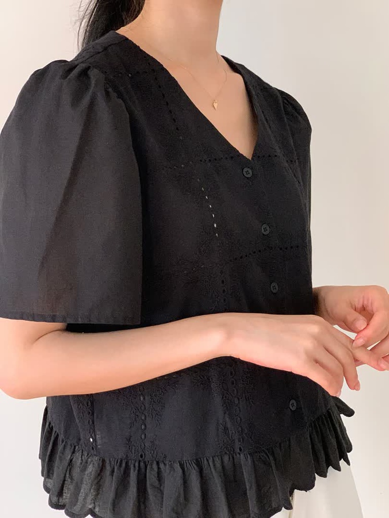 BA家V領鏤空刺繡上衣 商品圖 1