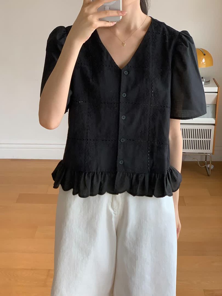 BA家V領鏤空刺繡上衣 商品圖 4